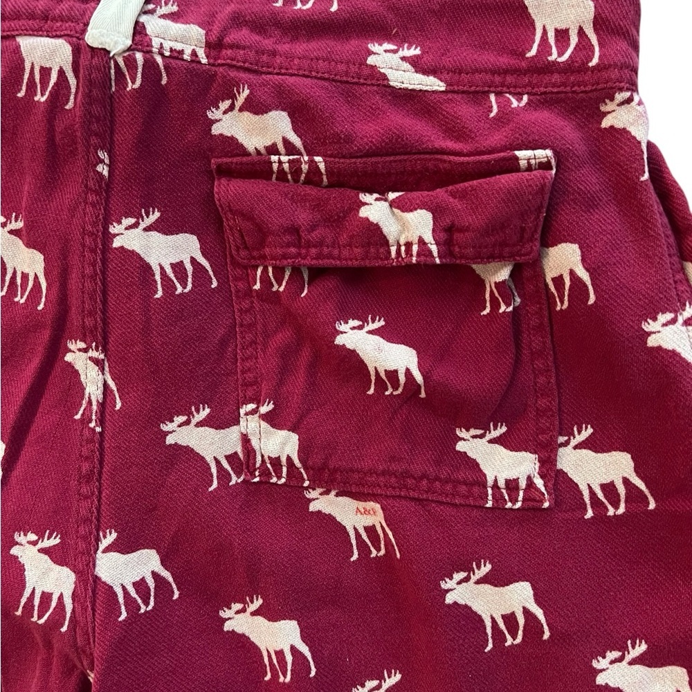 Abercrombie & Fitch Men’s  Size Med. Shorts in cranberry with cream Moose, - Picture 5 of 9